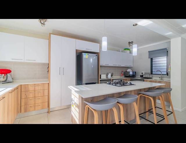 3 BEDROOM APARTMENT FOR SALE IN LONGLAKE